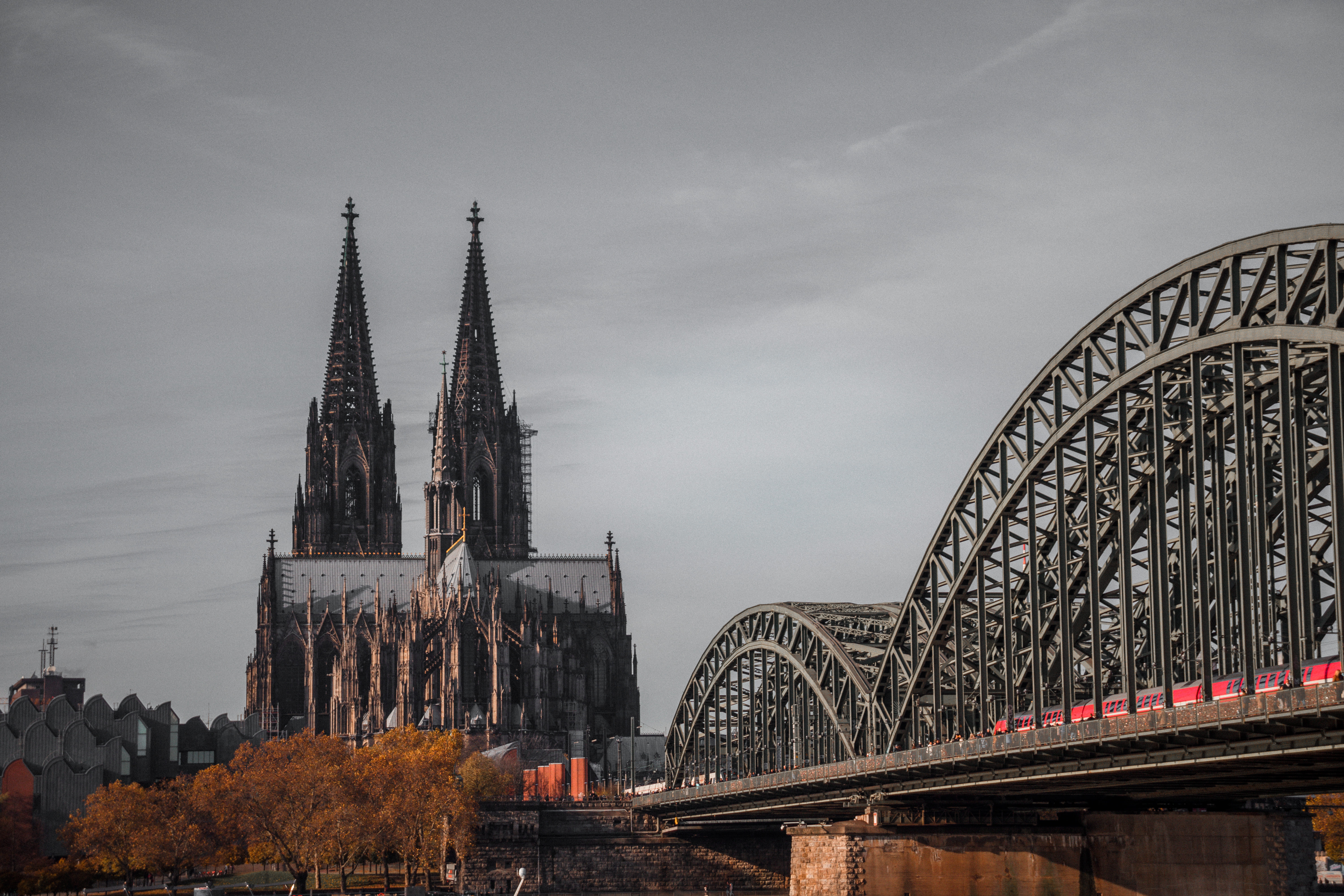 http://thesfedu.in//media/2025/02/gray-metallic-bridge-gothic-cathedral-(1).jpg